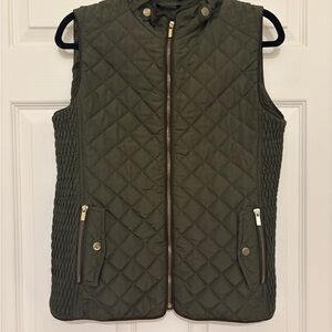 🌻 Francesca’s Quilted Green Puffer Vest 🌻